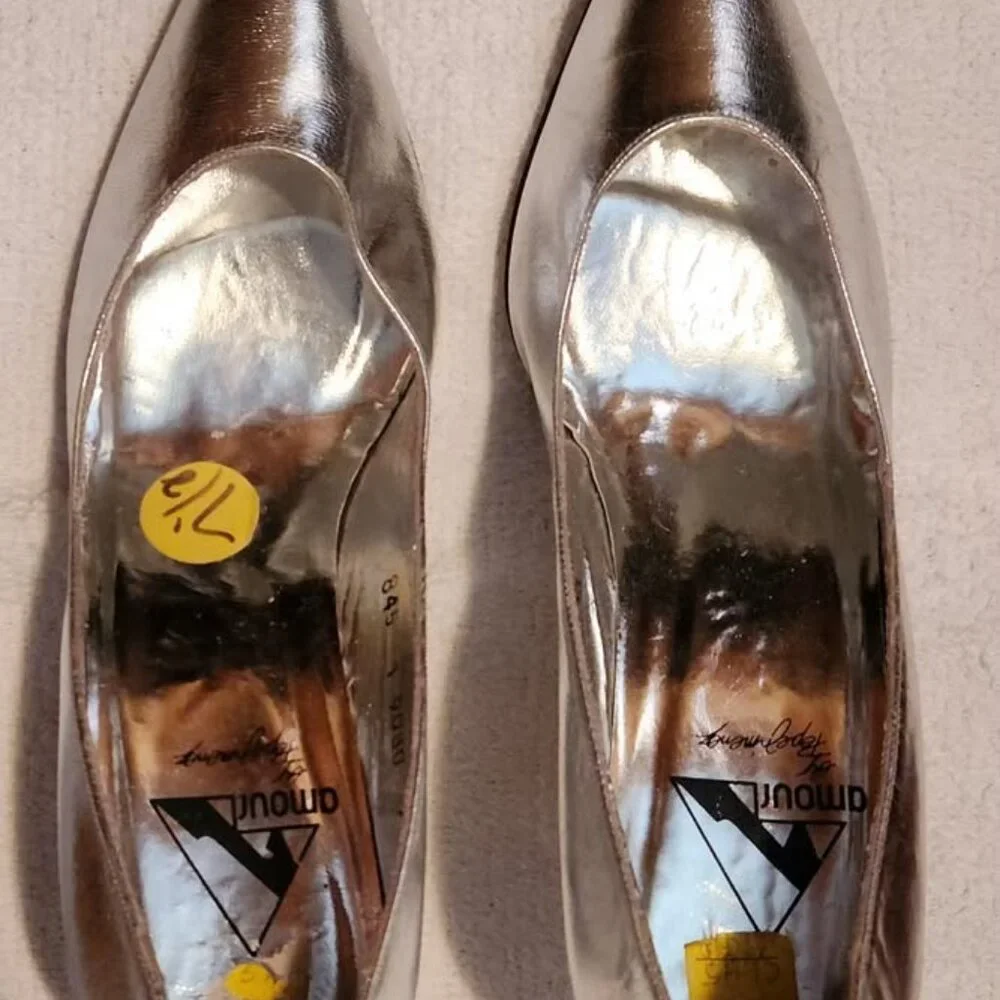 Vintage Silver Pointed-Toe Pumps – Amour by Step In Style – Size 7.5 - Picture 1 of 2
